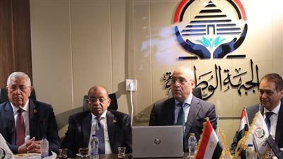 عاصم الجزار يتابع سير العملية الانتخابية من غرفة عمليات 