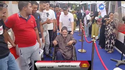 «الواجب بيخلينا نتحرك».. كبار السن يضربون أروع الأمثلة في لجنة الأقباط