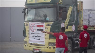 تحرك قافلة المساعدات الإنسانية العاشرة من مصر إلى قطاع غزة