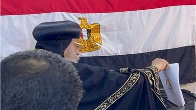 البابا تواضروس الثاني يدلي بصوته في انتخابات مجلس الشيوخ 2025م 