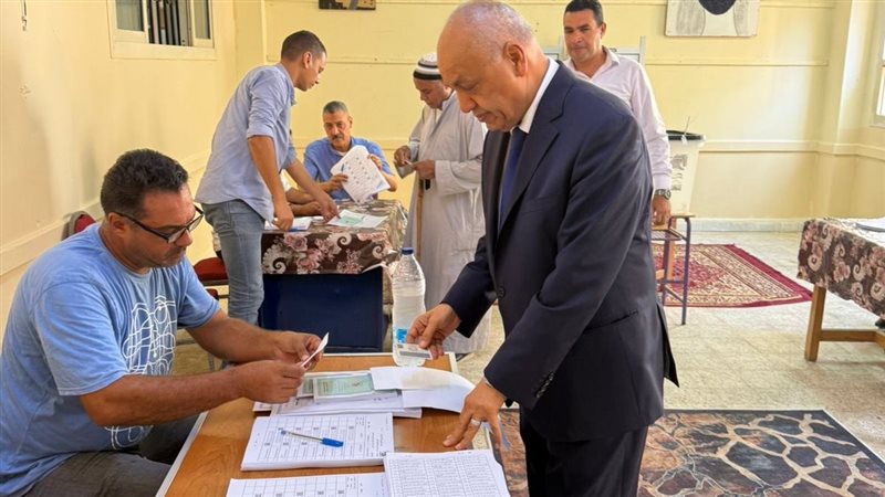 مصطفى بكري يدلي بصوته