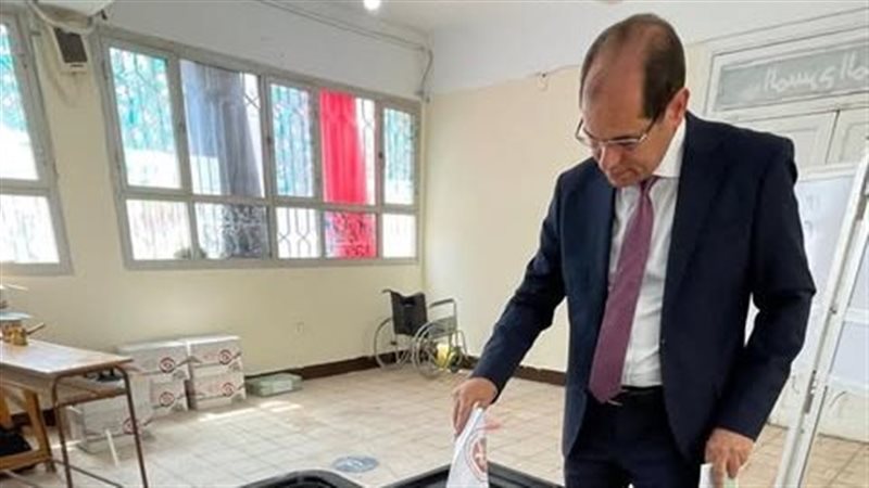 يوسف عامر يدلي بصوته