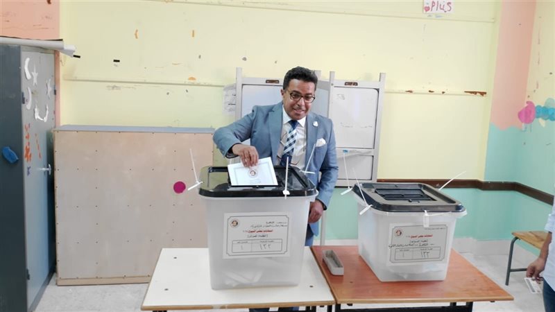 الدكتور باسل عادل