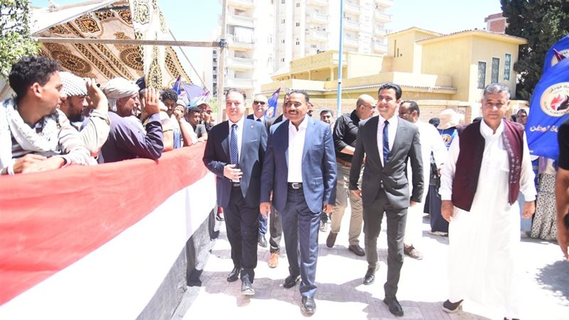 محافظ مطروح يطمئن