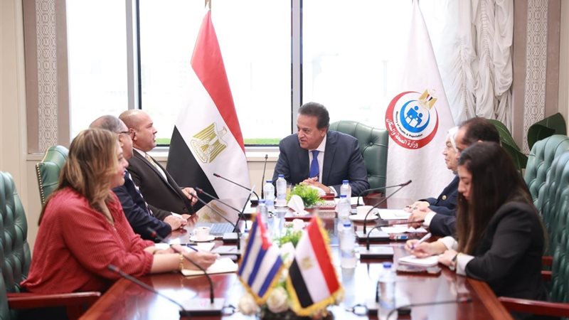 وزير الصحة يلتقي