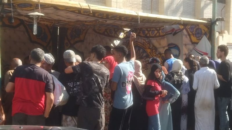 توافد المواطنين