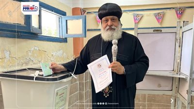 الأنبا ميخائيل أسقف حلوان يدلي بصوته في أول أيام انتخابات الشيوخ 2025