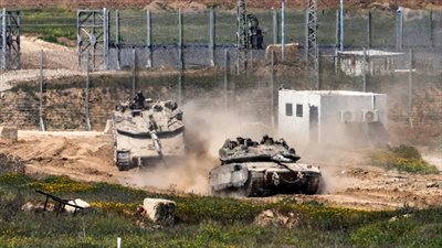 ترامب يمنح الضوء الأخضر لنتنياهو باحتلال قطاع غزة كاملًا 