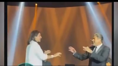 بعد أزمة راغب علامة.. وائل كفوري يرفض تصرف معجبة على المسرح 