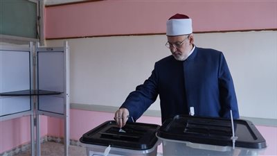 وكيل الأزهر يُدلي بصوته في انتخابات الشيوخ 2025.. ويؤكد: المشاركة واجب وطني