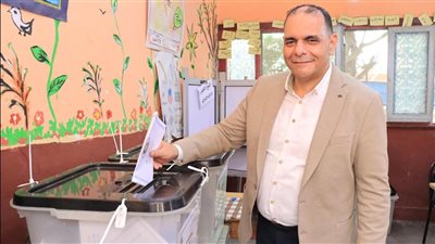 الدكتور رجائي عزت يدلي بصوته في انتخابات الشيوخ.. ويؤكد: المشاركة واجب وطني