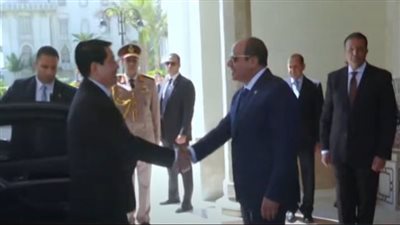 لحظة استقبال الرئيس السيسي لـ رئيس جمهورية فيتنام الاشتراكية بقصر الاتحادية