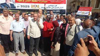 وكيل التعليم بأسيوط يشارك بمسيرة حاشدة للمعلمين بمنفلوط في انتخابات الشيوخ