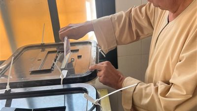 النائب على ابوأحمد يُدلي بصوته في انتخابات الشيوخ بكفرالشيخ 