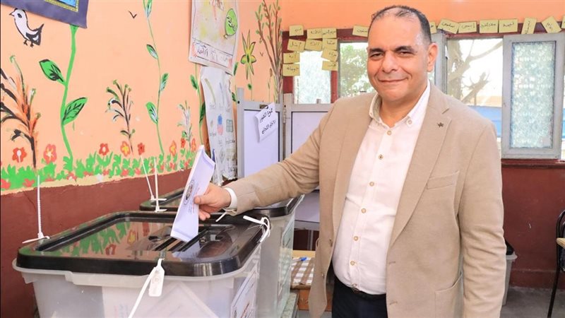 الدكتور رجائي عزت