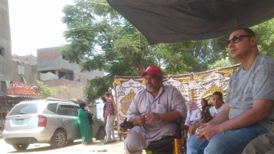 بلا قدمين لكنه يسير بإرادة لا تُهزم.. مواطن يتحدى إعاقته ويصوت في الانتخابات