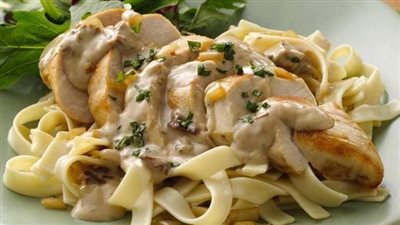 مكرونة بالوايت صوص مع صدور الدجاج المشوية والحلو كنافة..غداء اليوم