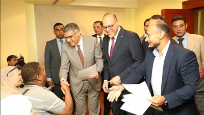 وزير العمل ومحافظ الجيزة يسلم «40 عقد عمل» لذوي الهمم بالمحافظة   