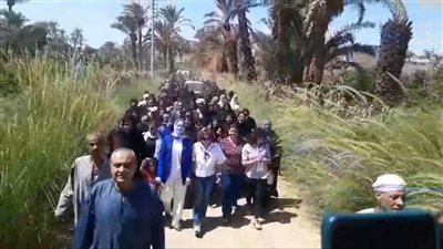 «المرأة نصف المجتمع».. مسيرات نسائية حاشدة في شوارع الأقصر دعماً لمرشحي الشيوخ