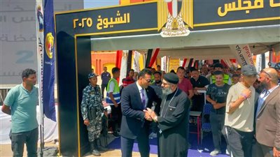 القس شنودة منير يدلي بصوته في انتخابات الشيوخ.. ويشيد بجهود مستقبل وطن الشروق