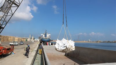 استقبال وتصدير أكثر من 68 ألف طن بضائع بميناء دمياط خلال يوم 