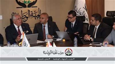 قيادات “الجبهة الوطنية” تتابع عمليات الفرز من غرفة العمليات المركزية 