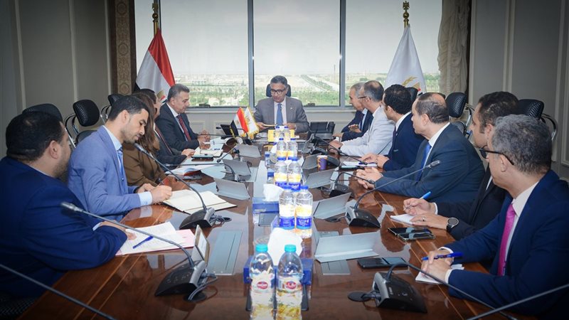 اجتماع وزير التموين