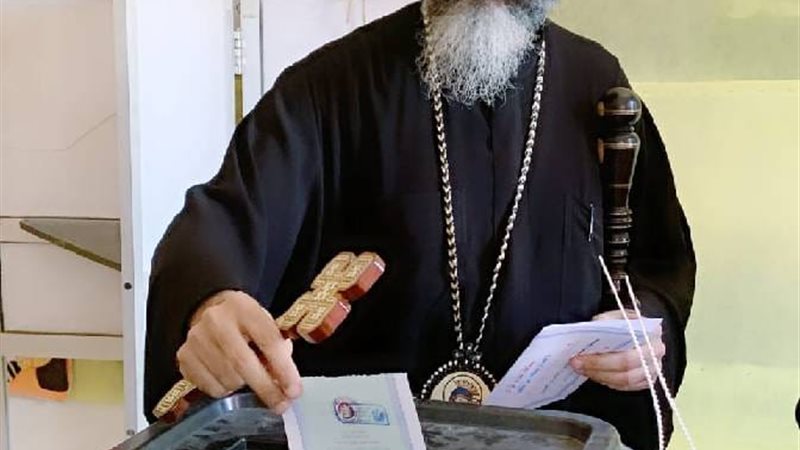 أسقف برج العرب يدلي