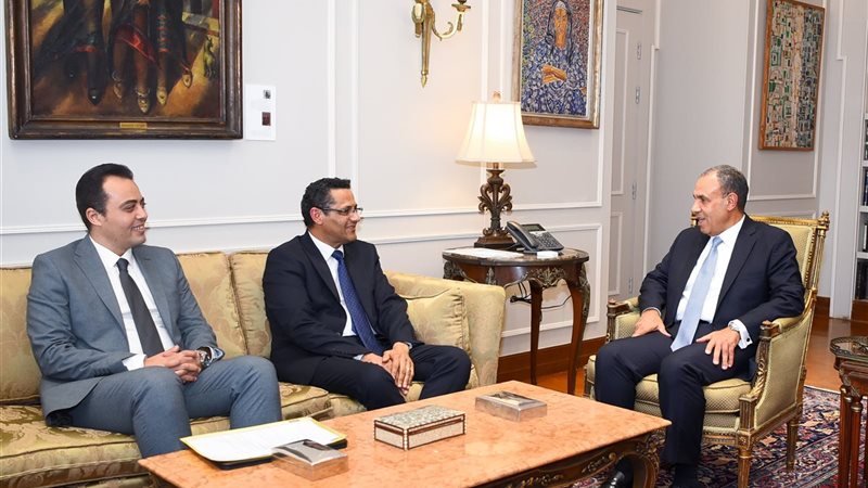 وزير الخارجية ونقيب