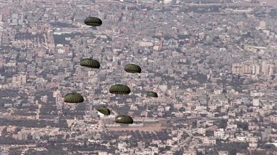 بتوجيهات الرئيس السيسى.. استمرار الإسقاط الجوى للمساعدات الإنسانية على غزة 