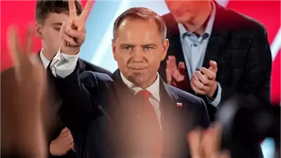 من الحلبة إلى القصر الرئاسي.. ناوروكي رئيسًا لبولندا