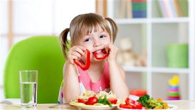 أطعمة شائعة للأطفال ترفع خطر السمنة المبكرة وتسبب مشاكل صحية خطيرة 