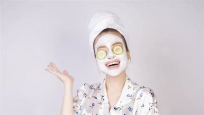 بعد البحر والشمس..أفضل 3 ماسكات طبيعية لتفتيح وترطيب البشرة في المنزل