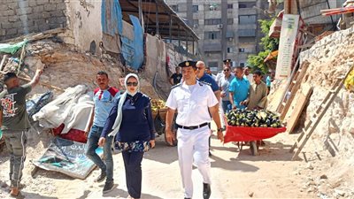 بعد نشر «نيوز رووم».. حملة لإزالة الإشغالات بالطريق العام في حي العجمي