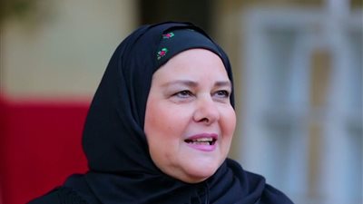 ناقد فني: دلال عبد العزيز من نجمات جيلها المتميزات وفنها امتد بين المسرح