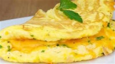 فطار صحي..بيض بالجبن مع سلطة والحلو التوست الفرنسي بالفراولة