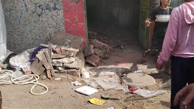 إصابة شخصين والبحث عن طفل مفقود تحت أنقاض عقار في البراجيل 