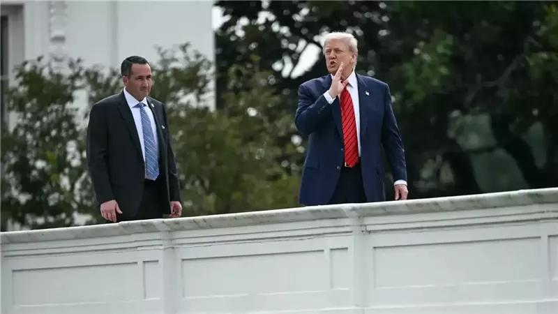 ترامب على سطح البيت