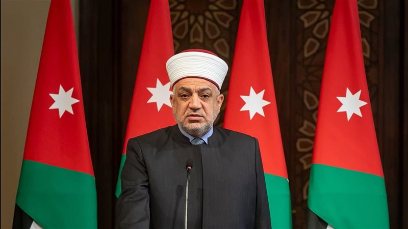 وزير الأوقاف يهنئ