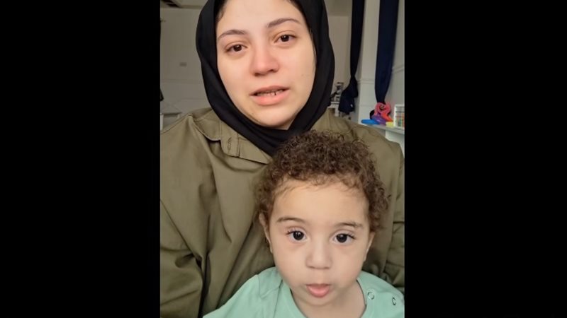 إسراء الجارحي والطفل