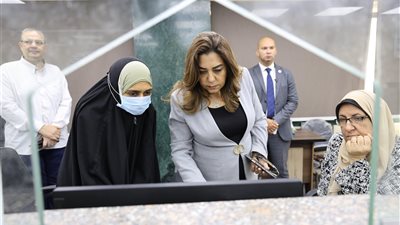 وزيرة التنمية المحلية تقوم بجولة مفاجئة على حي الموسكي بالقاهرة