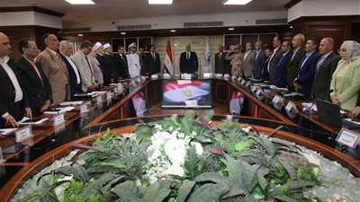 محافظ بنى سويف يُوجّه الشكر للجهاز التنفيذى لجهودهم فى انتخابات مجلس الشيوخ