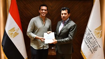 وزير الشباب والرياضة يبحث مع البطل الأولمبي أحمد الجندي استعداداته المقبلة