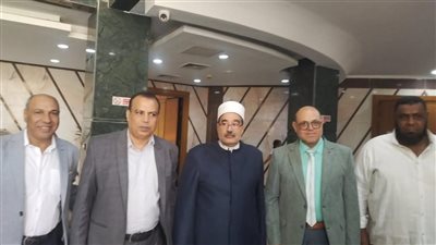 الشيخ أيمن عبود يُكرِّم أوائل الطلاب بإدارة الصديق التعليمية الأزهرية