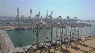 أوناش عملاقة وأنظمة ذكية.. معدلات تنفيذ محطة حاويات 