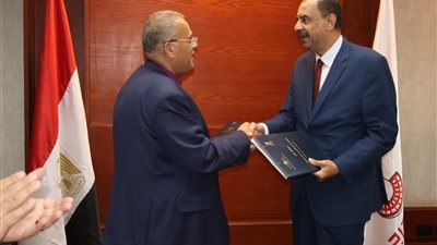 محافظ سوهاج يوقع بروتوكول تعاون مع الهيئة القبطية الإنجيلية لدعم ذوي الإعاقة