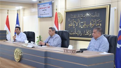 محافظ السويس: نعمل بروح الفريق لخدمة المواطنين ومواجهة التحديات