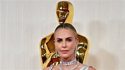 في يوم ميلادها ال 50.. تشارليز ثيرون أيقونة الموضة والجمال
