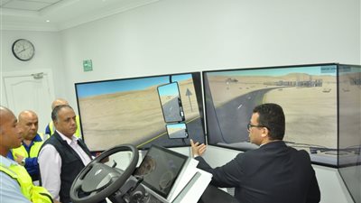 رئيس هيئة البترول يتفقد مركز تدريب القيادة الآمنة بشركة 