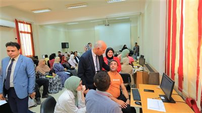 رئيس جامعة كفر الشيخ يتفقد معامل الحاسب الآلي بكلية التربية النوعية 